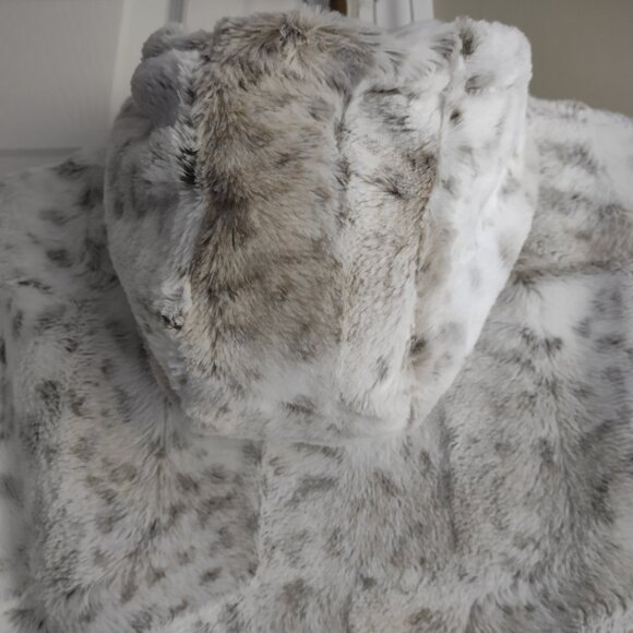 New Balance - snow leopard - faux fur jacket - NB hoodie - size M - EUC - Picture 4 of 7